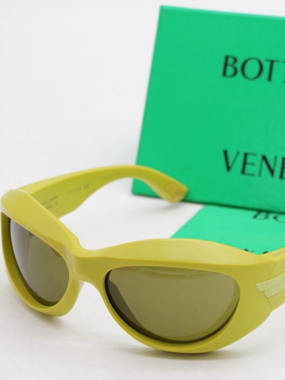 Bottega Veneta BV1087S 005 Unisex Ovesized Green Sunglasses 63-17 130